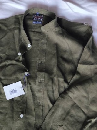 Camisa de lino Charles Robertson verde oliva