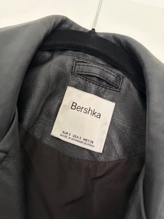 Chaqueta efecto piel Bershka Negra