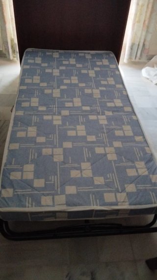 Cama mueble, casi nueva apenas uso