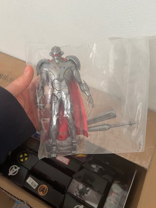 Ultron BAF Figura Marvel Legends