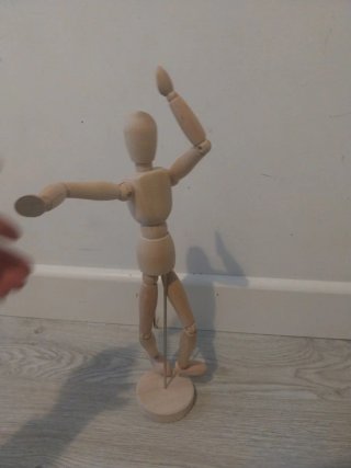 Figura de madera articulada