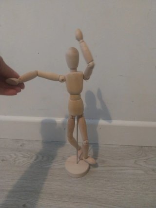 Figura de madera articulada