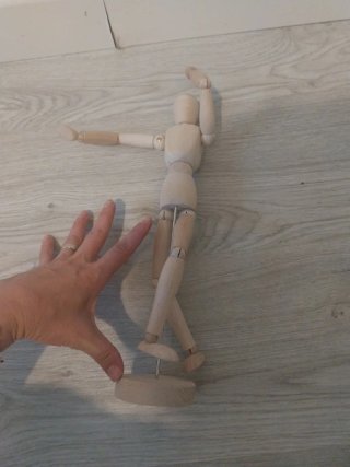 Figura de madera articulada