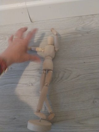 Figura de madera articulada