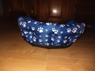 Cama perro/gato pequeña, nueva, diseño huellas
