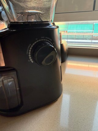 Molinillo de café eléctrico Le Moustache