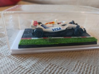 Hotwheels Fórmula 1 con peana y vitrina