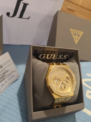 Reloj Guess Dorado con Cristales