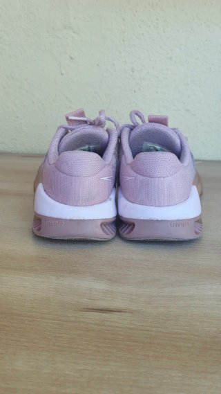 Nike Metcon 9 Talla 36.5 Rosas