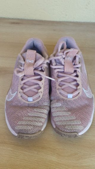 Nike Metcon 9 Talla 36.5 Rosas
