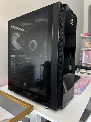 PC Gaming potente + Monitor Curvo AOC + Teclado |