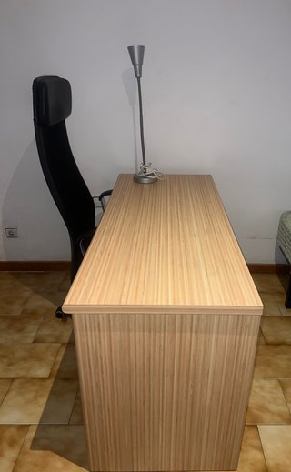Escritorio, Silla y Lámpara