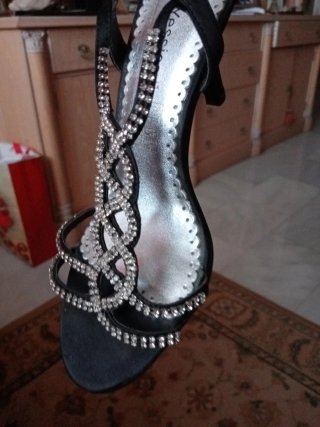Sandalias tacón negras brillantes de diez centímet