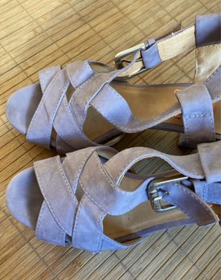Zapatos de tacón lila piel