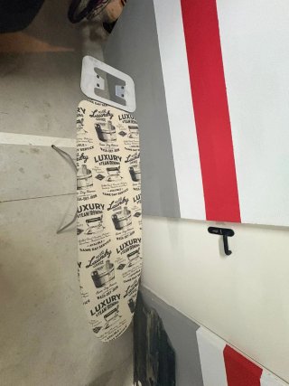 Tabla de planchar con funda de lavandería
