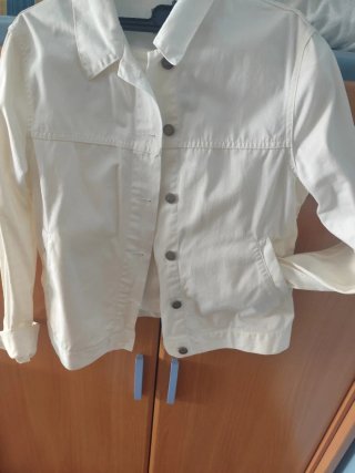 Traje falda y cazadora beige