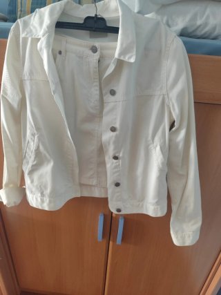 Traje falda y cazadora beige