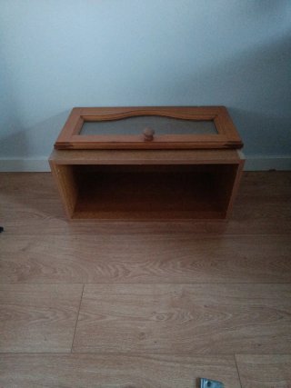 Mobile in legno per cucina con frigorifero a soppalco