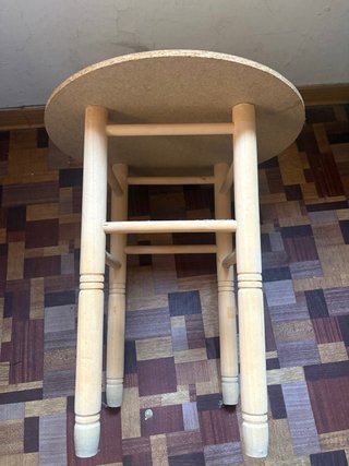 Tavolo rotondo in legno agglomerato