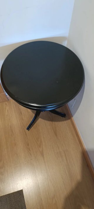 Mesa velador clásica de madera negra