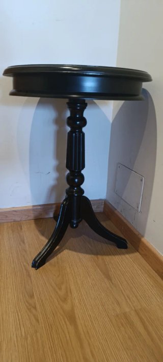 Mesa velador clásica de madera negra