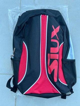 Mochila Pádel Siux Negra y Roja.