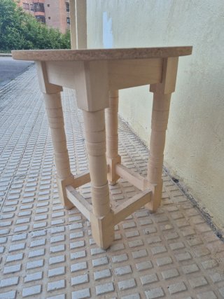 Tavolino ausiliario in legno rotondo