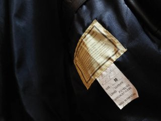 Chaqueta de piel negra estilo motero