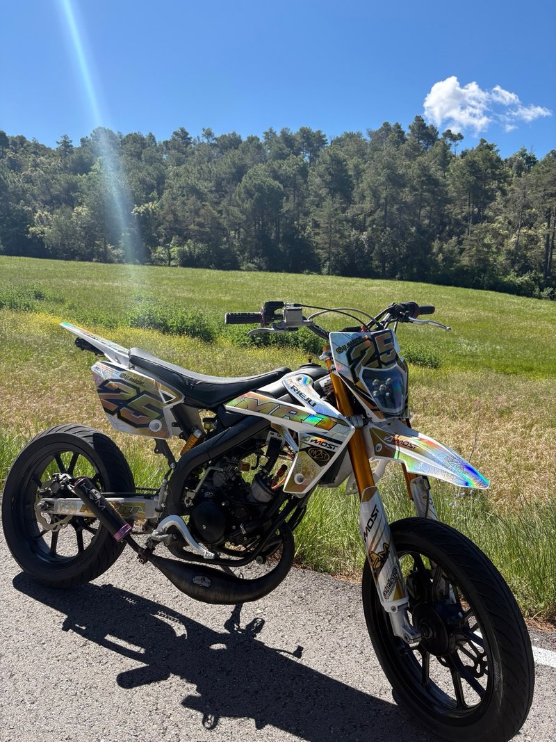 Rieju Mrt Pro Supermotard Blanca y Dorada