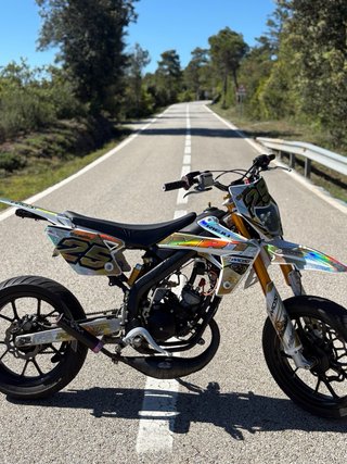 Rieju Mrt Pro Supermotard Blanca y Dorada