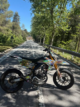 Rieju Mrt Pro Supermotard Blanca y Dorada