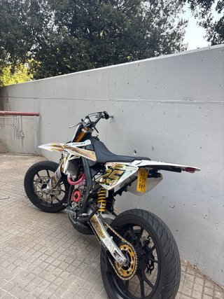 Rieju Mrt Pro Supermotard Blanca y Dorada