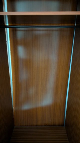 Armario de madera grande