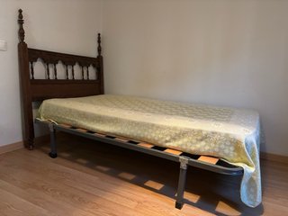 Cama 105cm, somier, colchón, mesa estudio y silla
