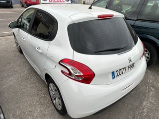Peugeot 208 2013