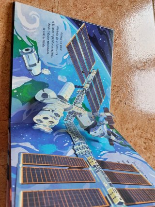 Cuento con desplegables 3D del espacio