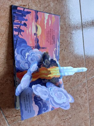 Cuento con desplegables 3D del espacio