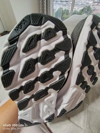 Zapatillas  Mujer Negras y Blancas