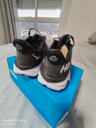 Zapatillas  Mujer Negras y Blancas