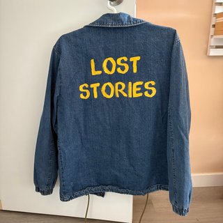 Chaqueta tejana oversize con estampado