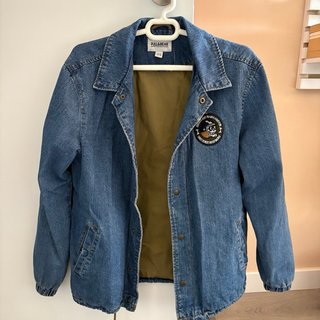 Chaqueta tejana oversize con estampado