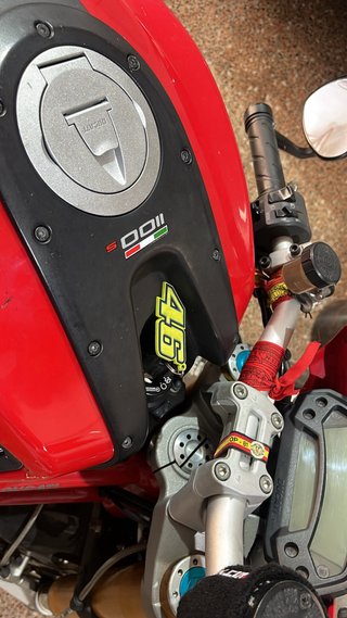 Ducati Monster 1100 S Roja