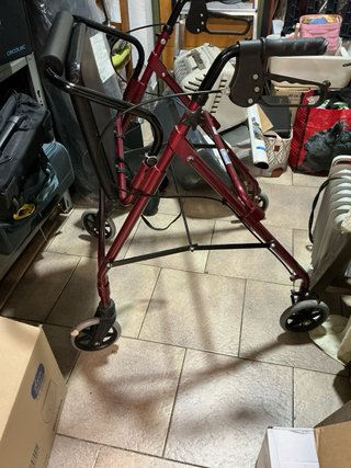Andador 4 ruedas con cesta y asiento