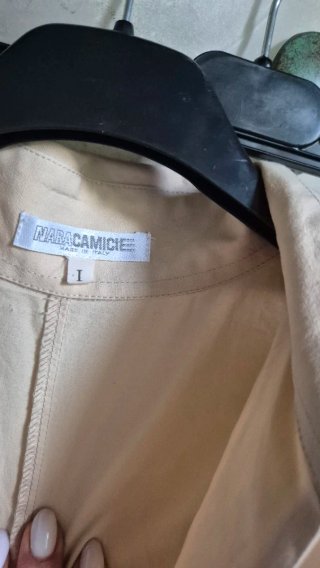 Camicia beige con cintura