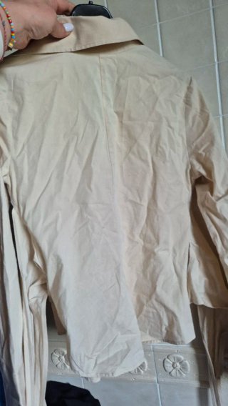 Camicia beige con cintura