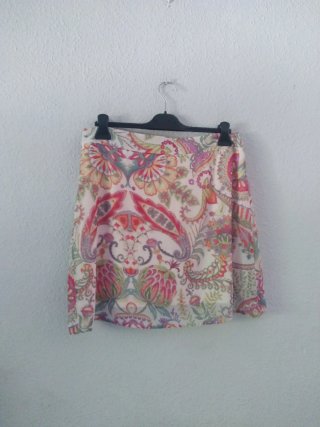 Falda Desigual Multicolor Estampada