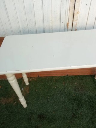 Mesa auxiliar blanca