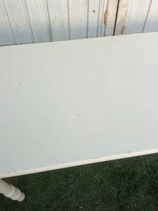 Mesa auxiliar blanca