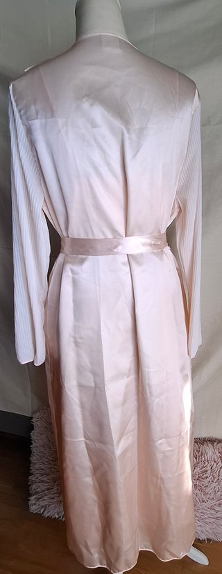 Conjunto de bata y camisón rosa