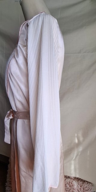 Conjunto de bata y camisón rosa